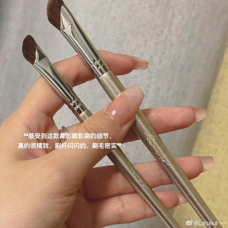 新品現貨｜官方授權🏆郭小妞瑰金鐮刀斜角鼻影刷🧸闆娘推薦超好用鼻影刷‪‪‪‪.ᐟ.ᐟ💗-細節圖3