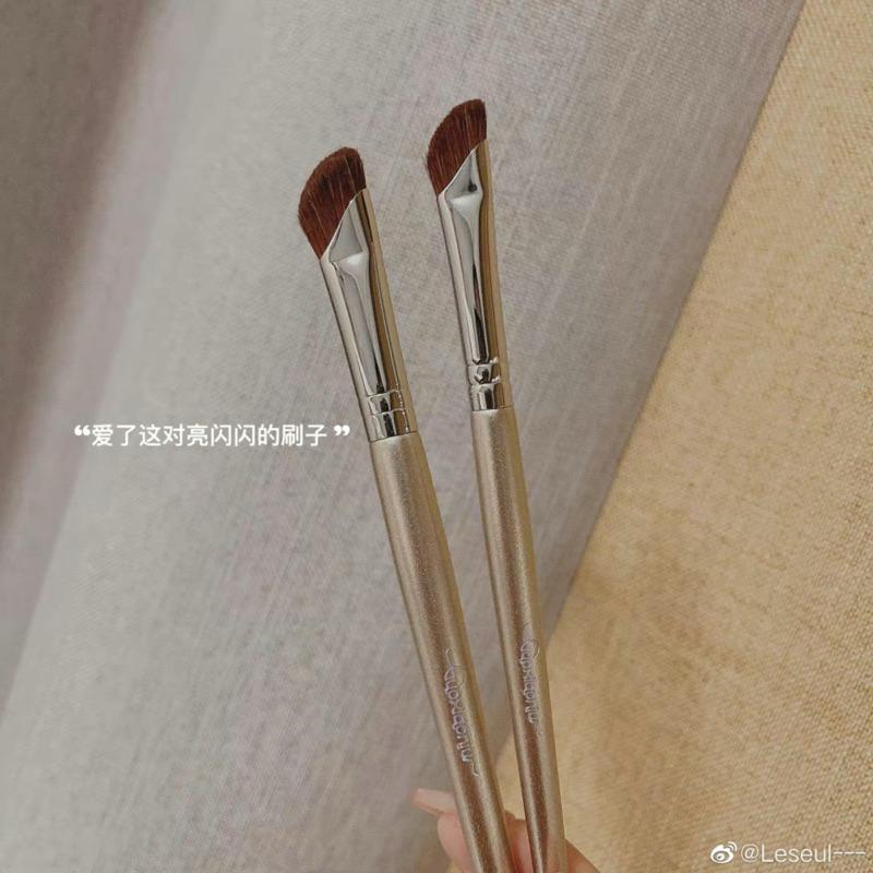 新品現貨｜官方授權🏆郭小妞瑰金鐮刀斜角鼻影刷🧸闆娘推薦超好用鼻影刷‪‪‪‪.ᐟ.ᐟ💗-細節圖4