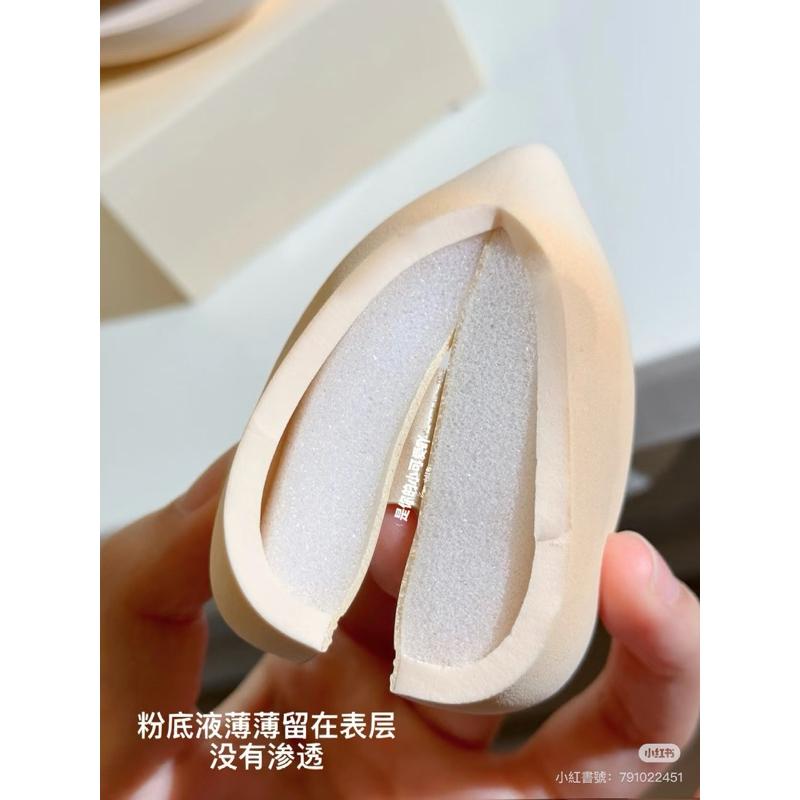 新品現貨｜送收納盒！𝙀𝙑𝙀𝙍𝘽𝘼𝘽艾蓓拉奶皮氣墊粉撲2入🫧-細節圖8