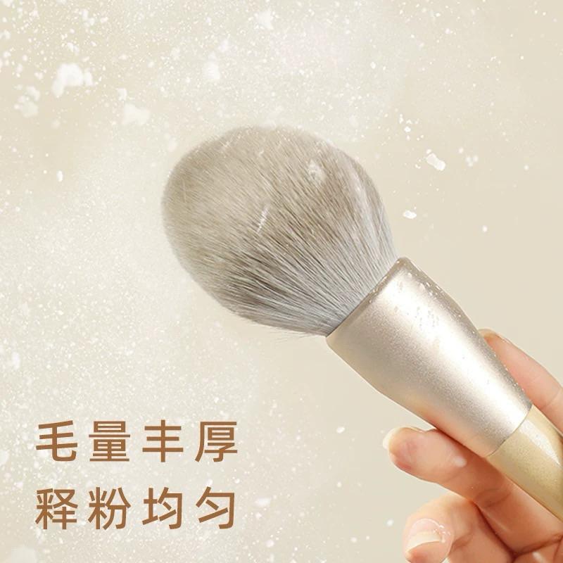 新品現貨｜官方授權🏆郭小妞鎏金系列刷具✨火苗高光腮紅刷/大散粉刷/扁頭散粉刷🤍刷毛柔軟輕鬆暈染🐣-細節圖4