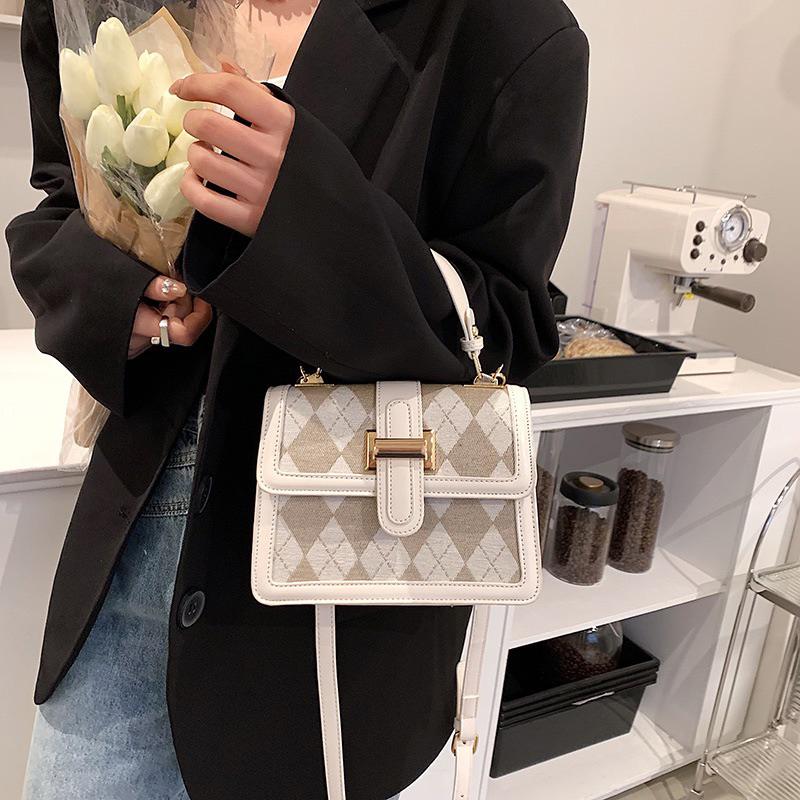 新品現貨｜格菱紋千島格單肩斜跨小方包🧸-細節圖5