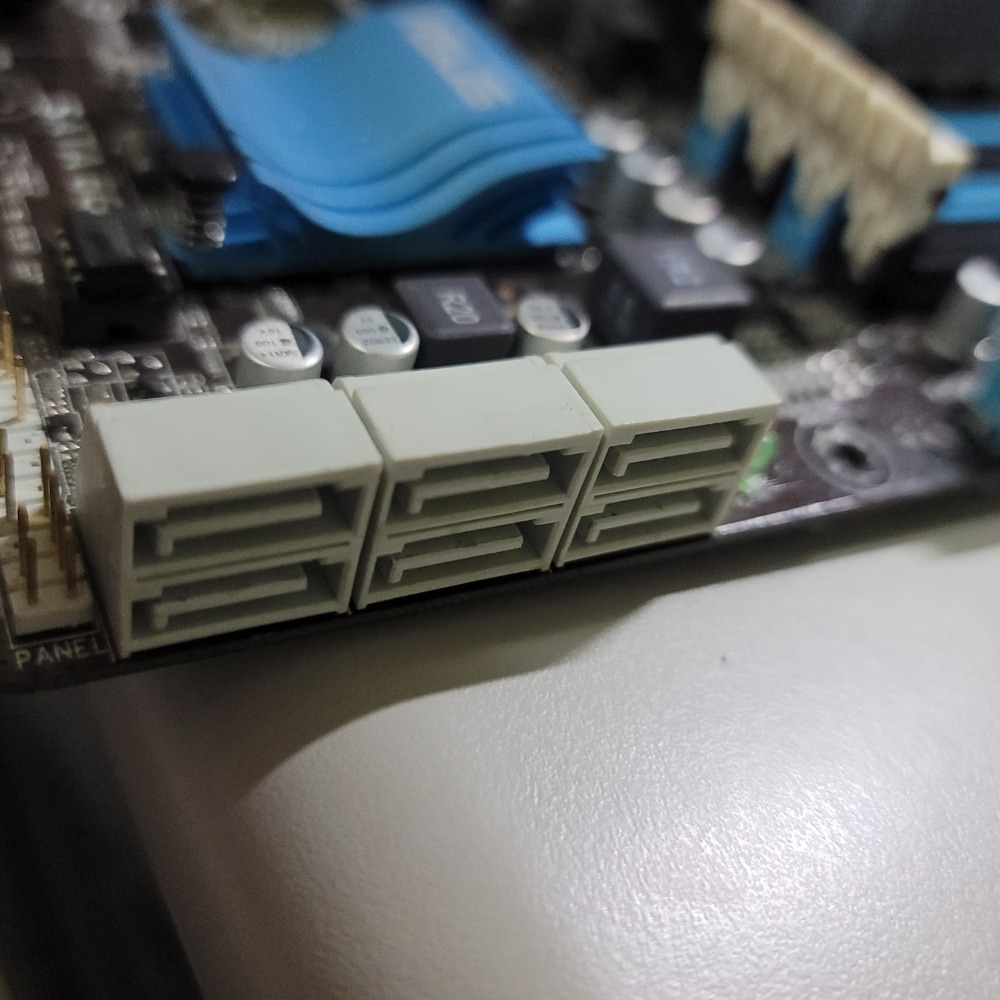 [FM1半套主機］Asus F1A75-M/CM1740/DP_MB + A6 3600 附檔板 二手電腦-細節圖3