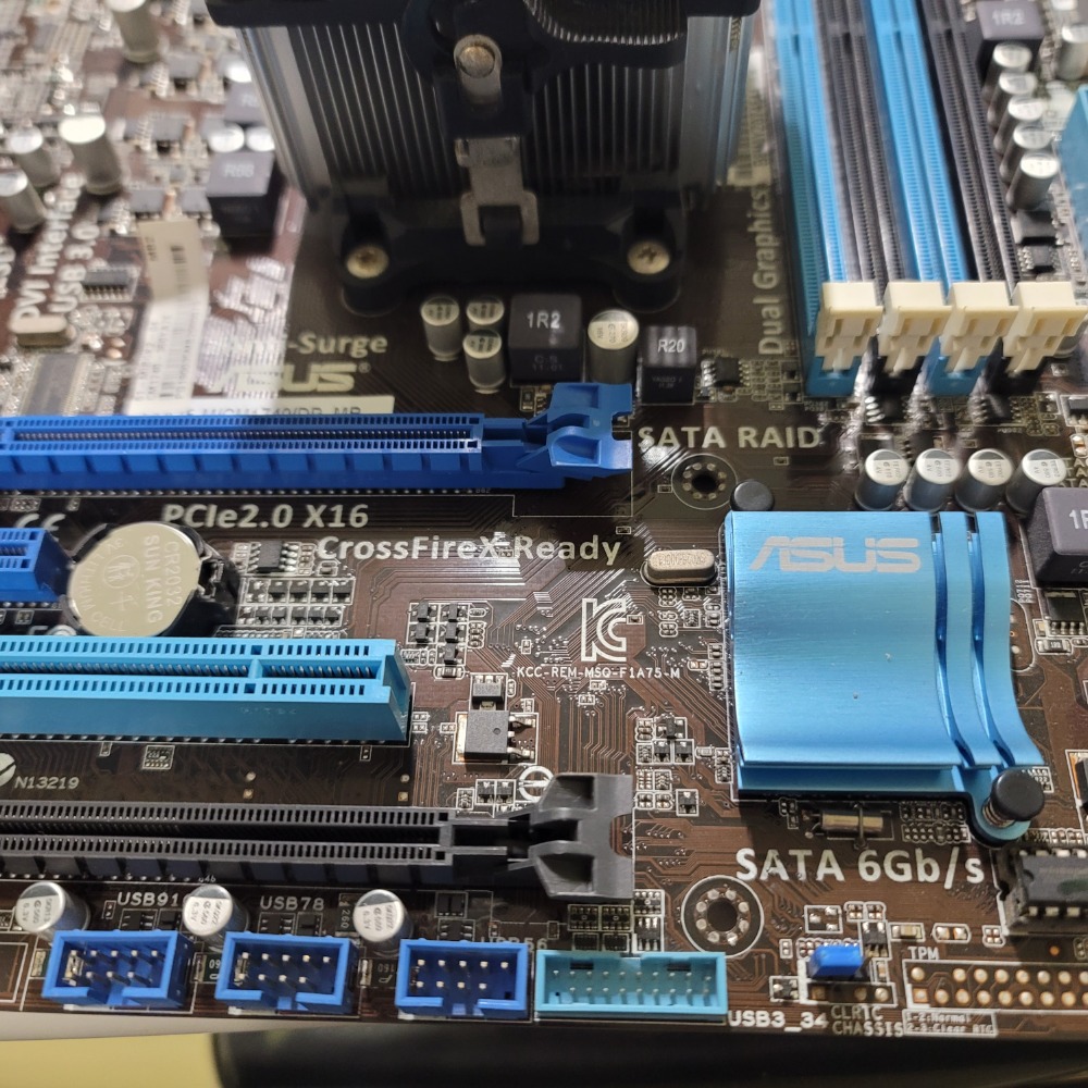 [FM1半套主機］Asus F1A75-M/CM1740/DP_MB + A6 3600 附檔板 二手電腦-細節圖4