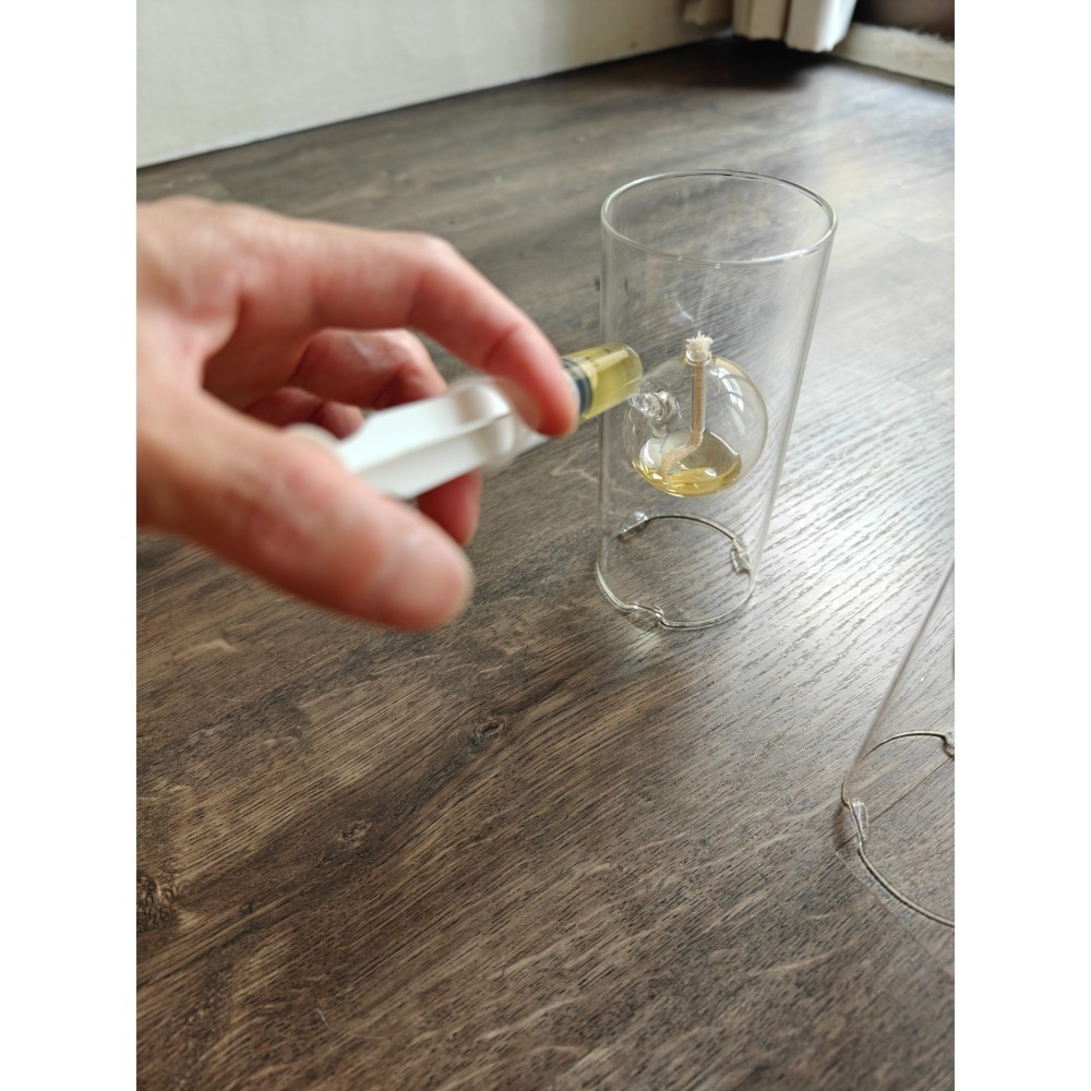 【現貨】搖曳露營風 圓筒玻璃油燈：日系復古氣氛燈、煤油燈、酒精燈。露營/居家裝飾 專用石蠟油/佛燈油/酥油 萬用燈座-細節圖5