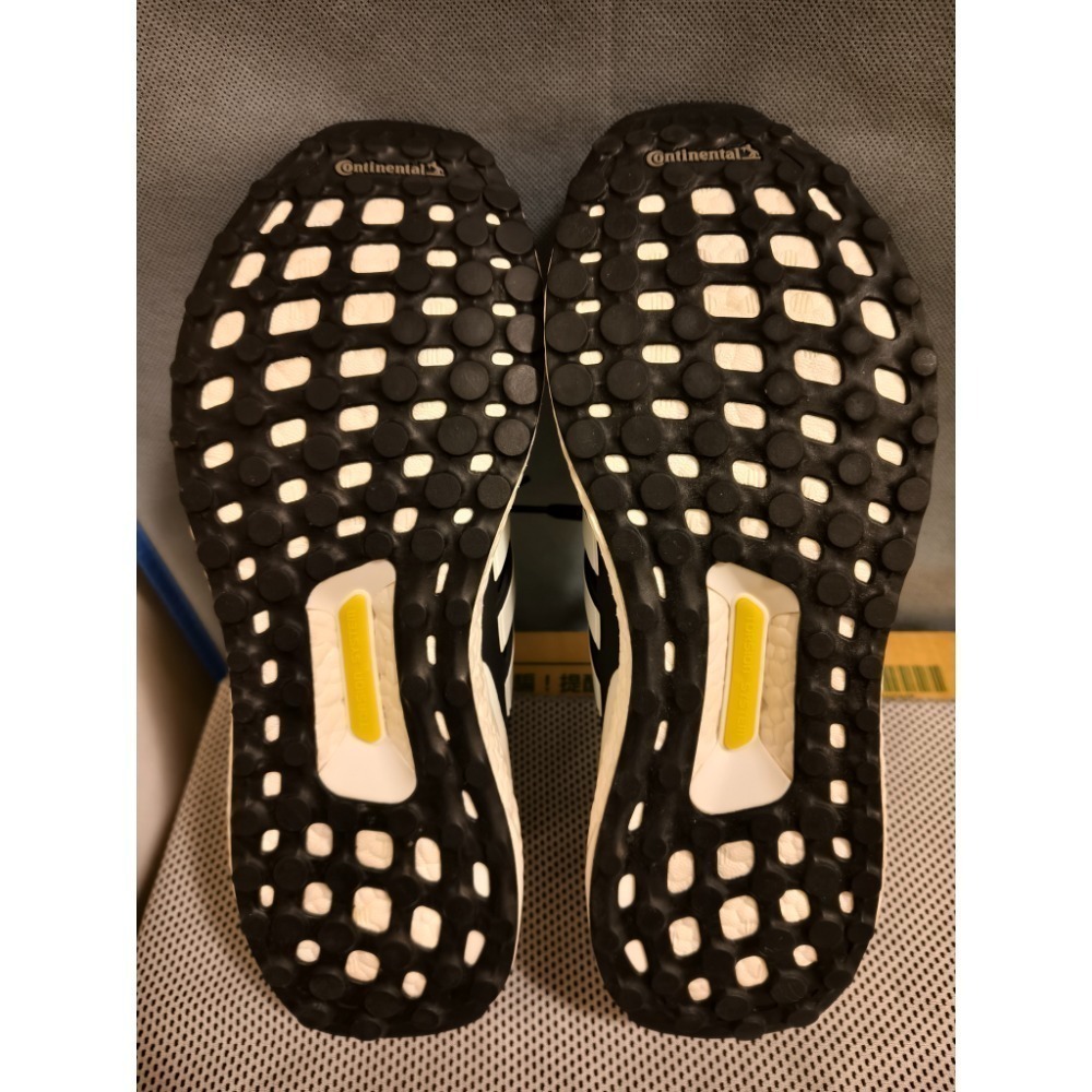 二手近全新 adidas 慢跑鞋 UltraBOOST 4.0 AQ0062 US10-細節圖3