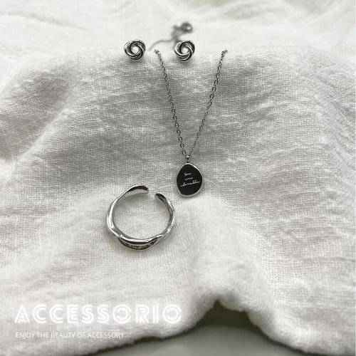 ╶◇╴拾飾 Accessorio 現貨  簡約風 百搭 不規則圓形字母項鍊-細節圖3