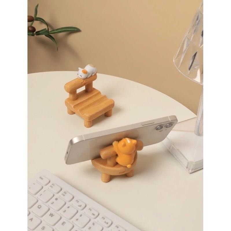 《胖胖ㄉ狗狗》*現貨*手機架 桌面擺件 擺飾 可愛 居家生活 居家用品 居家裝飾 小椅子 小凳子 貓狗手機架 眼鏡架-細節圖4