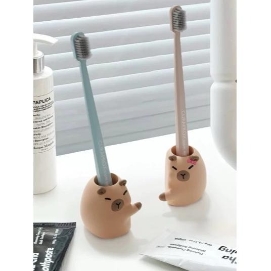 《胖胖ㄉ狗狗》*現貨*卡皮巴拉站立式牙刷架 居家生活 居家用品 居家裝飾 牙刷置物架 洗手台 情侶 可愛 洗漱用品-細節圖3