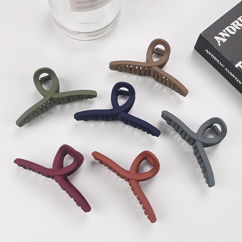 June💫韓版氣質交叉抓夾 磨砂質感 韓版搭配 台灣現貨供應🇹🇼 鯊魚夾 多色可選 抓力強 髮夾抓夾鯊魚夾-細節圖5