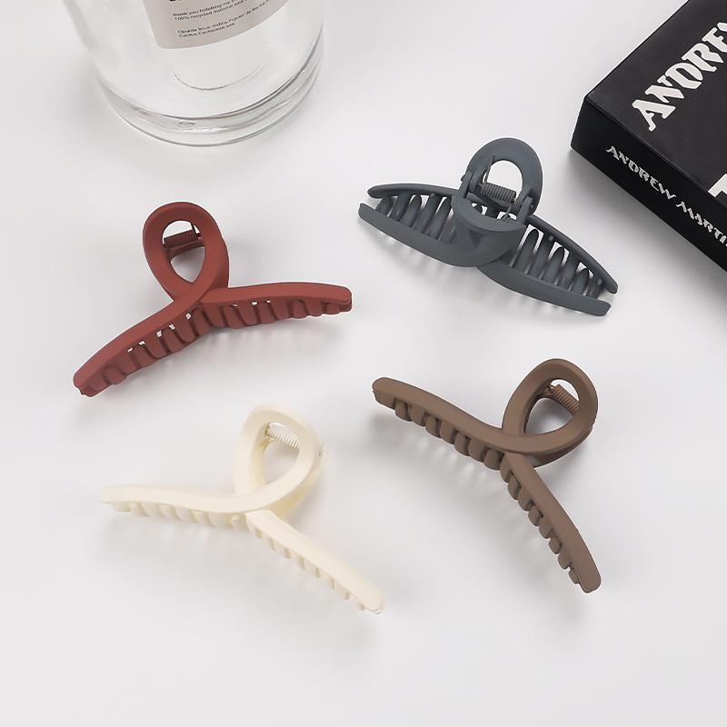 June💫韓版氣質交叉抓夾 磨砂質感 韓版搭配 台灣現貨供應🇹🇼 鯊魚夾 多色可選 抓力強 髮夾抓夾鯊魚夾-細節圖8