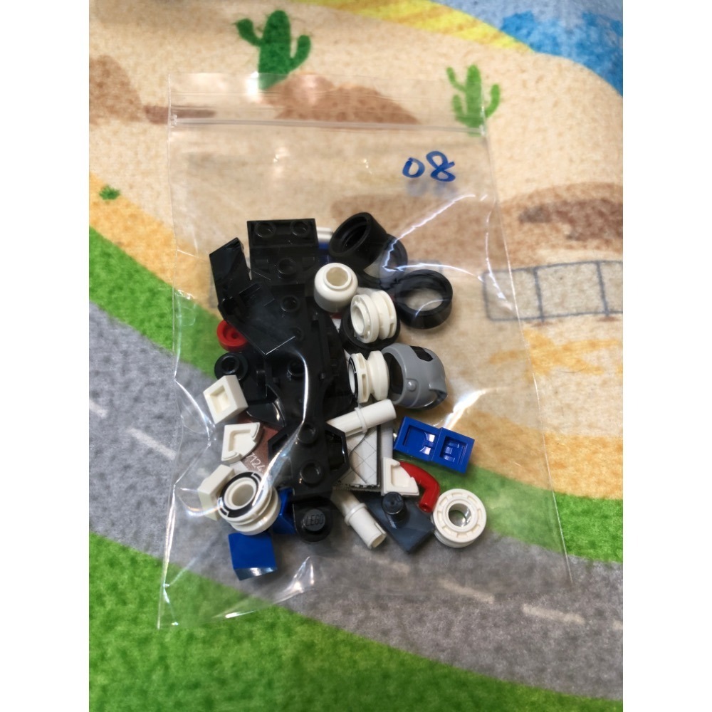 【睿睿小舖】LEGO 樂高 積木 F1 抽抽樂 71049 8 號 Vcarb 如圖。-細節圖2