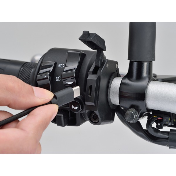 【超薄機車USB 現貨免運】DAYTONA  機車充電器 機車手把 車手把 TYPE-A 車充 摩托車車充 重機 檔車-細節圖2