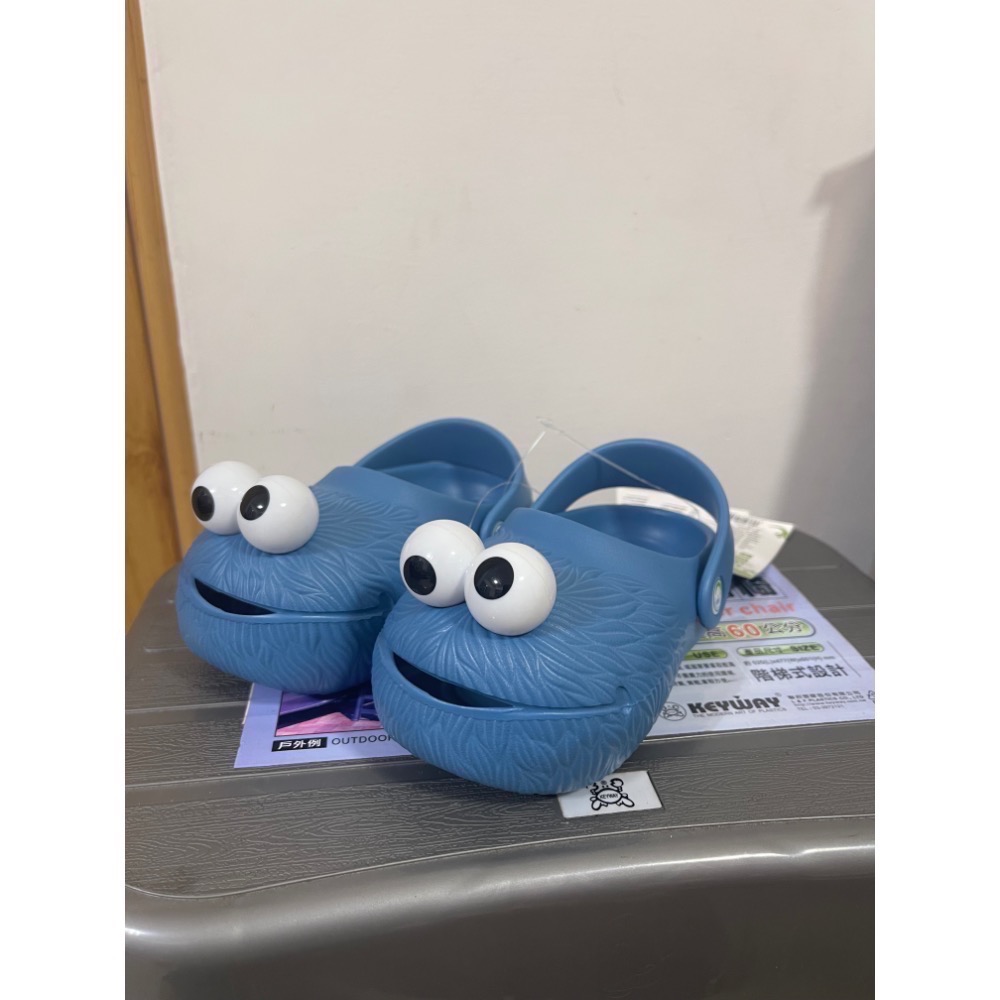 現貨不必等！美國凱利沃芝麻街ELMO餅乾怪獸立體眼睛布希鞋 男童女童洞洞鞋 拖鞋 布希鞋 正品保證-規格圖5
