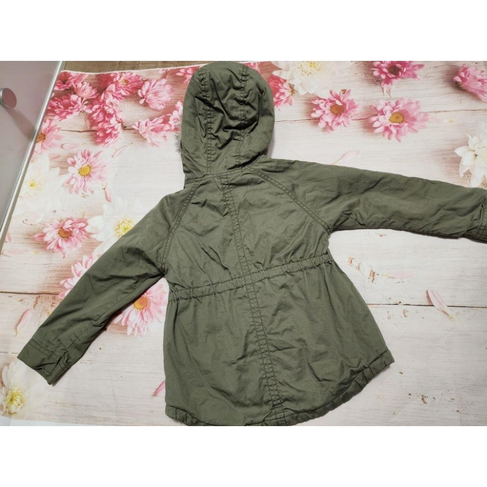 OLD NAVY 軍綠 軍裝風 外套 4T 5T  腰身設計 連帽外套 童裝 軍裝外套(A)-細節圖3