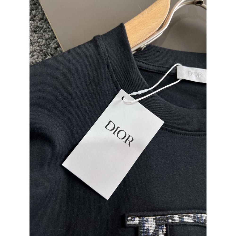 Dio*迪奧新款情侶款精工刺繡品牌字母logo圓領口袋短袖限量出售 售完為止-細節圖4