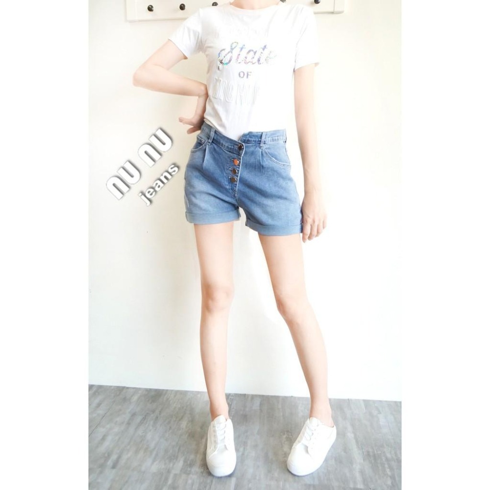 不對稱褲頭牛仔短褲 抓褶 花苞褲型 排釦牛仔短褲 捲邊短褲 燈籠褲 休閒短褲 水洗 牛仔褲 NN.362.811-細節圖3