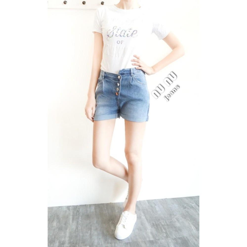 不對稱褲頭牛仔短褲 抓褶 花苞褲型 排釦牛仔短褲 捲邊短褲 燈籠褲 休閒短褲 水洗 牛仔褲 NN.362.811-細節圖5
