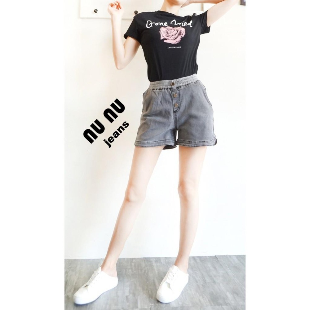 歐美風 顯瘦 鬆緊帶 中高腰 牛仔短褲 造型排釦 側V剪裁 休閒短褲 水洗丹寧 灰色短褲 顯瘦牛仔褲NN.362.817-細節圖3