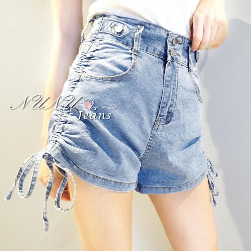 雙釦淺藍牛仔短褲 甜心款捲邊綁帶熱褲  A字短褲 收腹短褲 高腰短褲 辣妹 顯瘦褲子 收腹褲 休閒短褲.577.878-細節圖4