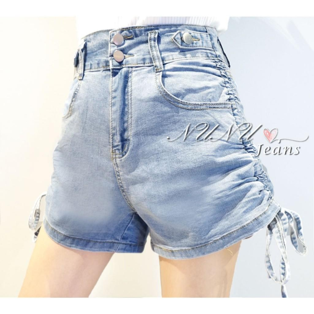 雙釦淺藍牛仔短褲 甜心款捲邊綁帶熱褲  A字短褲 收腹短褲 高腰短褲 辣妹 顯瘦褲子 收腹褲 休閒短褲.577.878-細節圖6