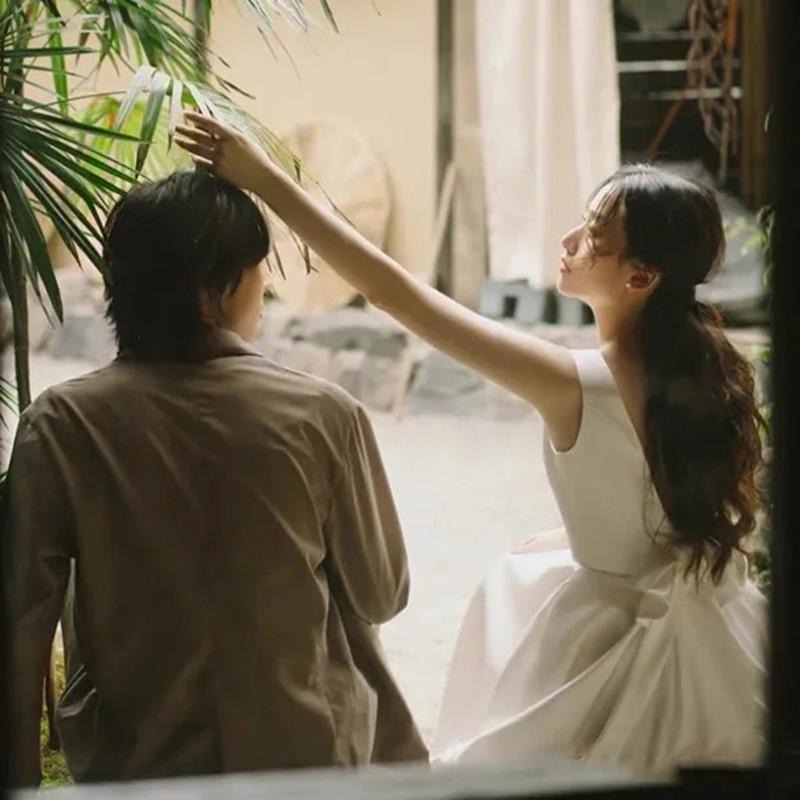 旗艦店2023新款輕婚紗法式簡約緞面旅拍登記小禮服領證小白裙平時可穿女-細節圖3