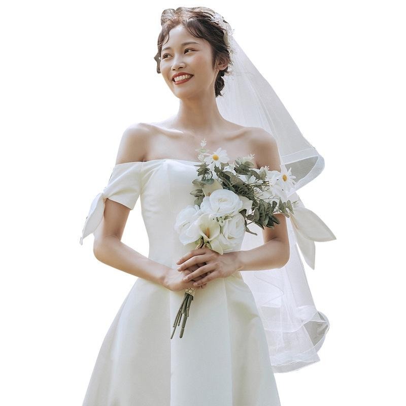 旗艦店一字肩法式輕婚紗2023新款森系超仙夢幻緞面簡約日常出門輕紗拖尾-細節圖5