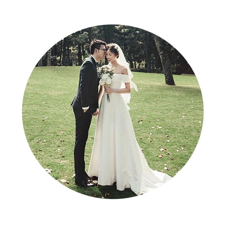 旗艦店一字肩法式輕婚紗2023新款森系超仙夢幻緞面簡約日常出門輕紗拖尾-細節圖9