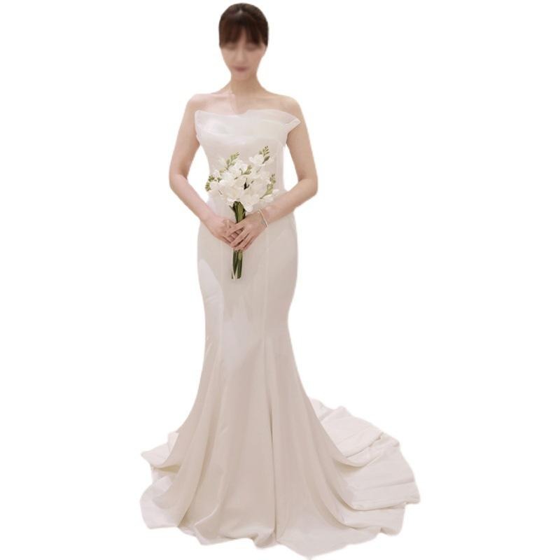 旗艦店緞面魚尾輕婚紗氣質抹胸新娘出門紗簡約戶外草坪旅拍法式拖尾婚紗-細節圖5