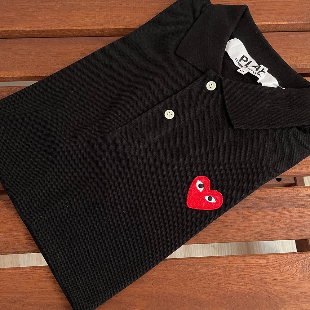 全新日本製真品．川久保玲 PLAY CDG 短袖POLO衫．黑色．刺繡紅色愛心LOGO-細節圖2