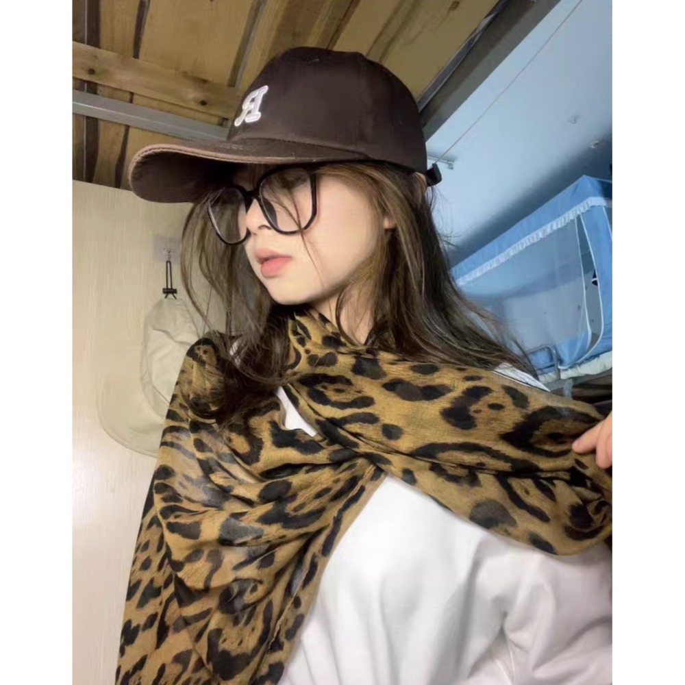 ✈️現貨-//穿搭選品//豹紋絲巾披巾-細節圖5