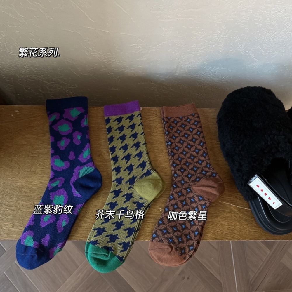 ✈️現貨-//穿搭選品//復古繁花年代針織襪-細節圖11