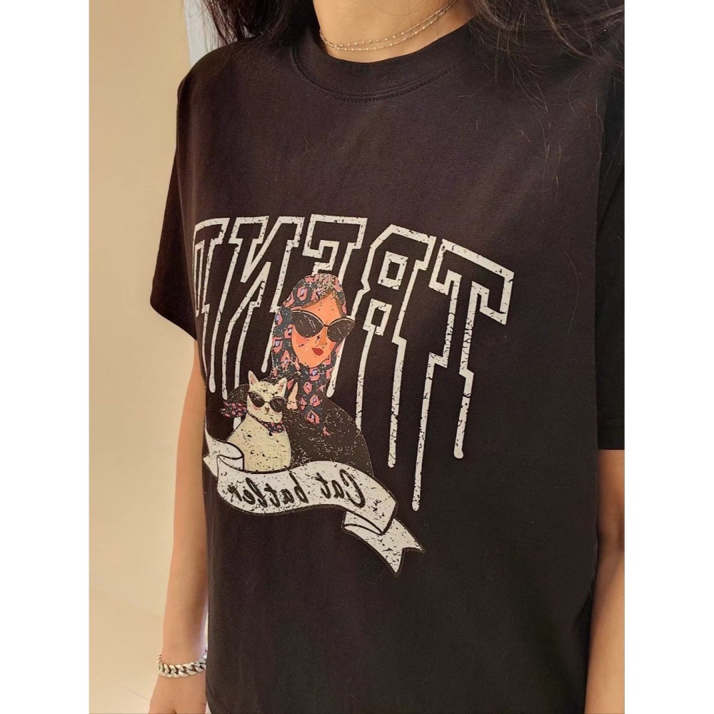 ✈️現貨-正韓🇰🇷//TREND刷舊女愛貓圖T恤~3色-細節圖6