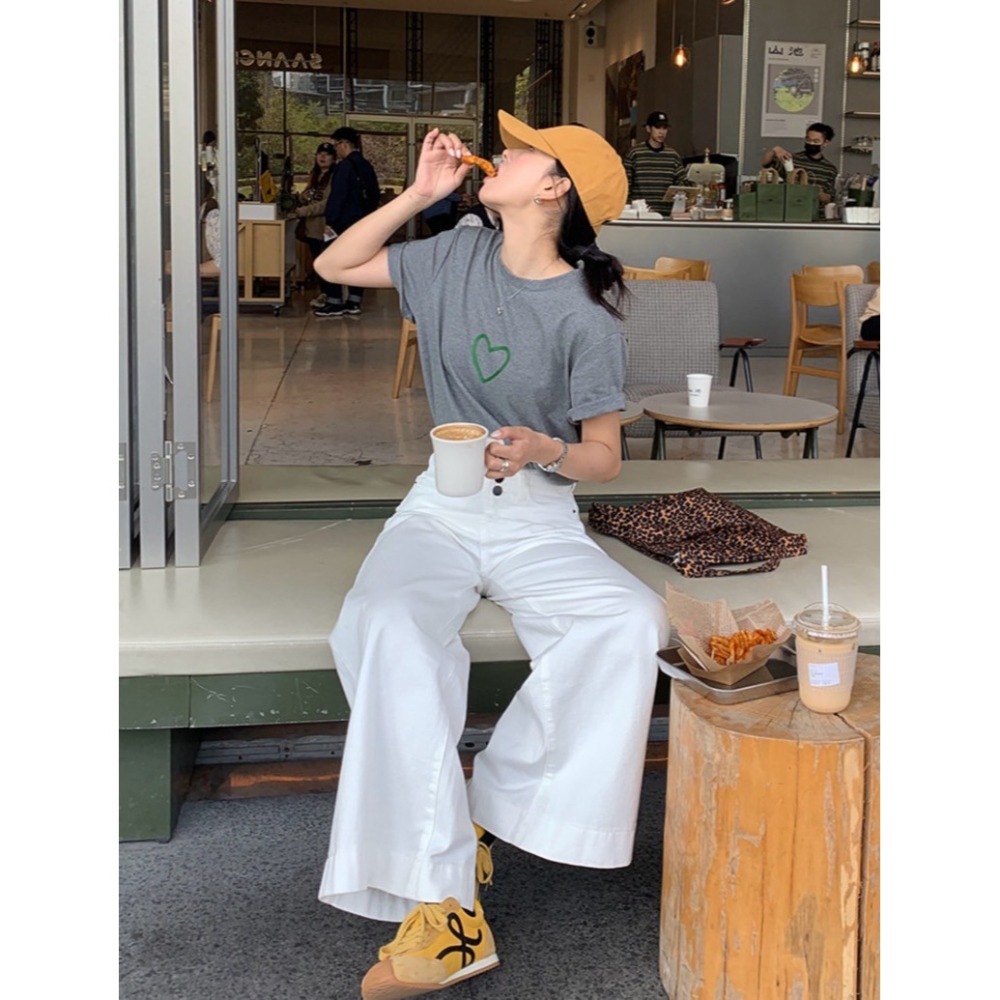 ✈️白現貨-//HOO家//刺繡愛心後英字短袖T恤~6.10-細節圖3