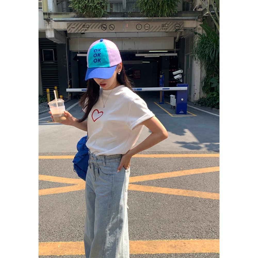 ✈️白現貨-//HOO家//刺繡愛心後英字短袖T恤~6.10-細節圖5