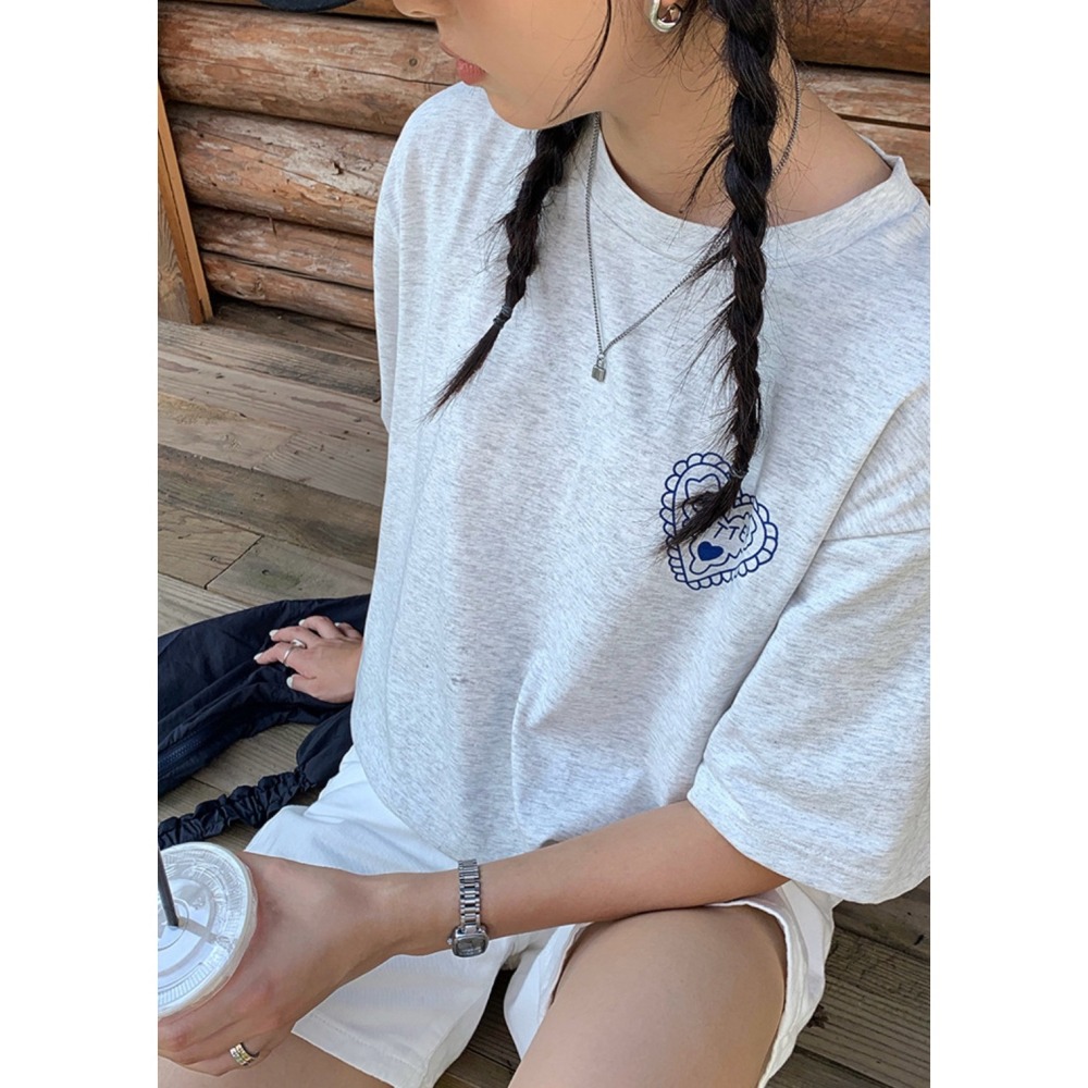 ✈️白現貨1-插畫感滿版短袖Tee~8.31-細節圖7