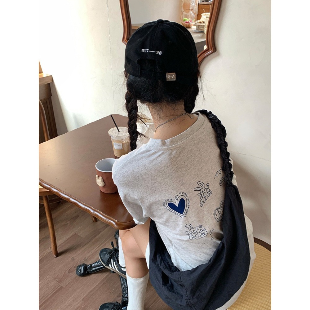 ✈️白現貨1-插畫感滿版短袖Tee~8.31-細節圖10