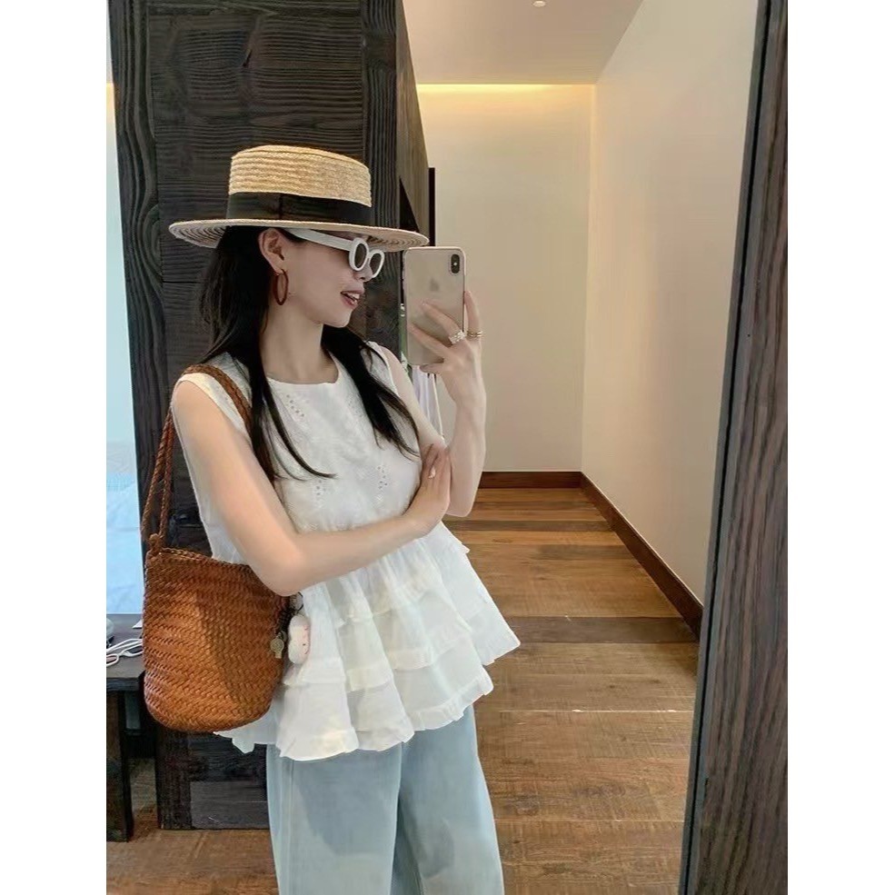 ✈️現貨-//Bella家 // 花朵刺繡減齡背心小衫~9.15-細節圖6