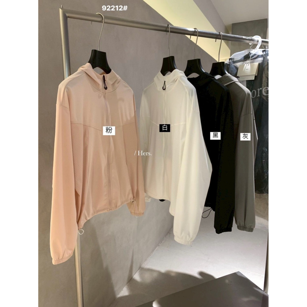 ✈️預購-//Hers家//輕薄秋款連帽防曬外套~10.20-細節圖10