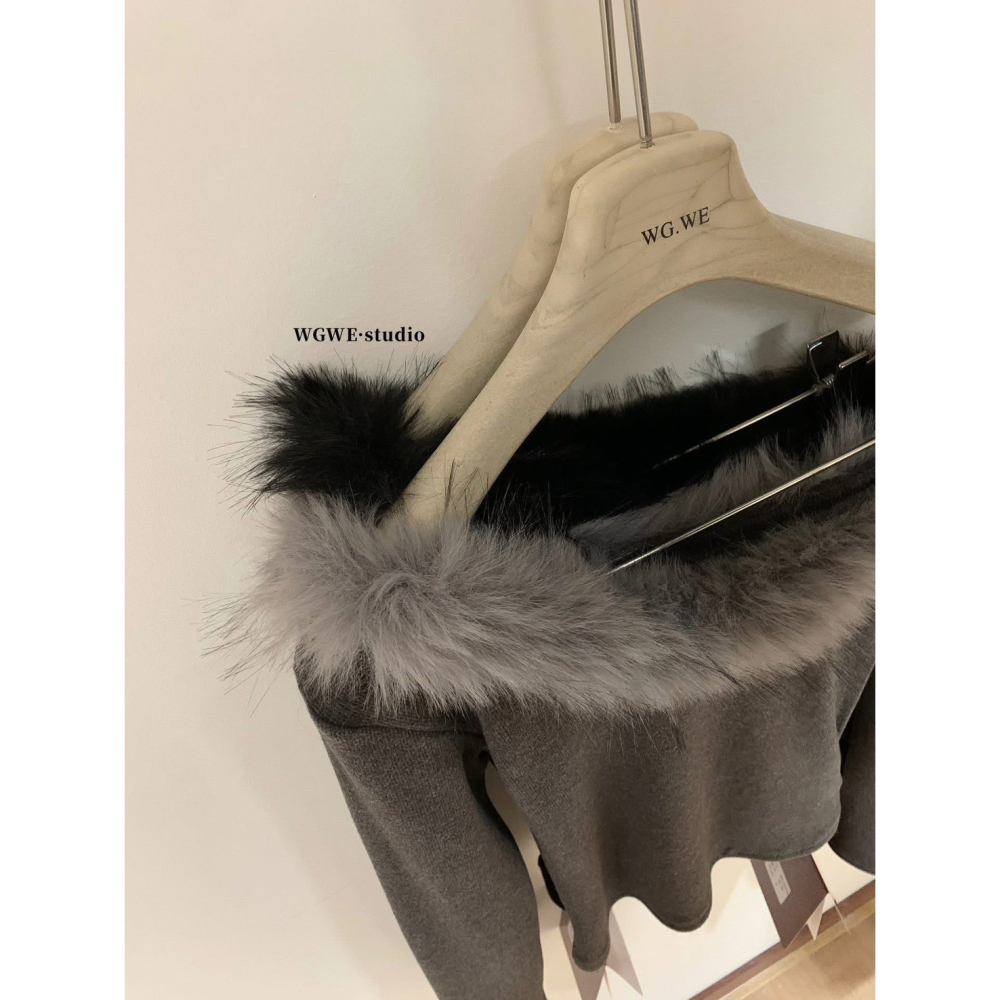 ✈️預購-//WGWE家 //斜肩毛絨拼接上衣~1.20-細節圖5