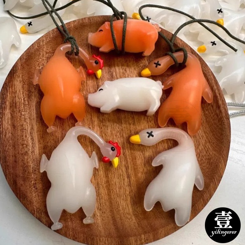 【台灣現貨🔥發票】變色烤鴨 紫外線變色烤鴨 變色烤雞 烤乳豬 車載鴨子掛件 吊飾 變色 惡搞 烤鴨吊飾 包包掛飾-細節圖5