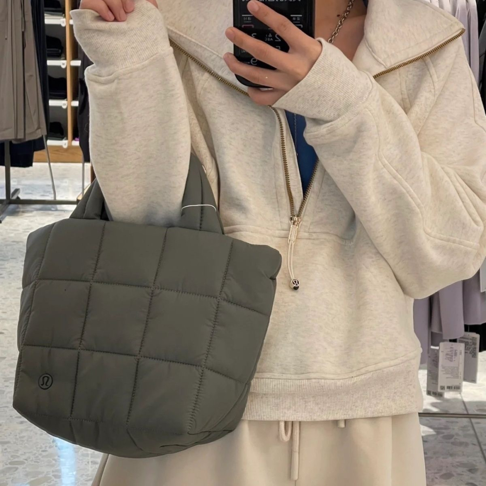 lululemon露露檸檬女生斜背包 輕便軟乎乎泡芙包 Quilted Grid瑜伽包 格子小方包女 健身運動背包 休閒-細節圖2