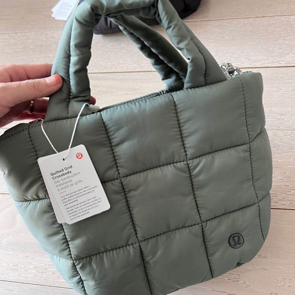 lululemon露露檸檬女生斜背包 輕便軟乎乎泡芙包 Quilted Grid瑜伽包 格子小方包女 健身運動背包 休閒-細節圖7