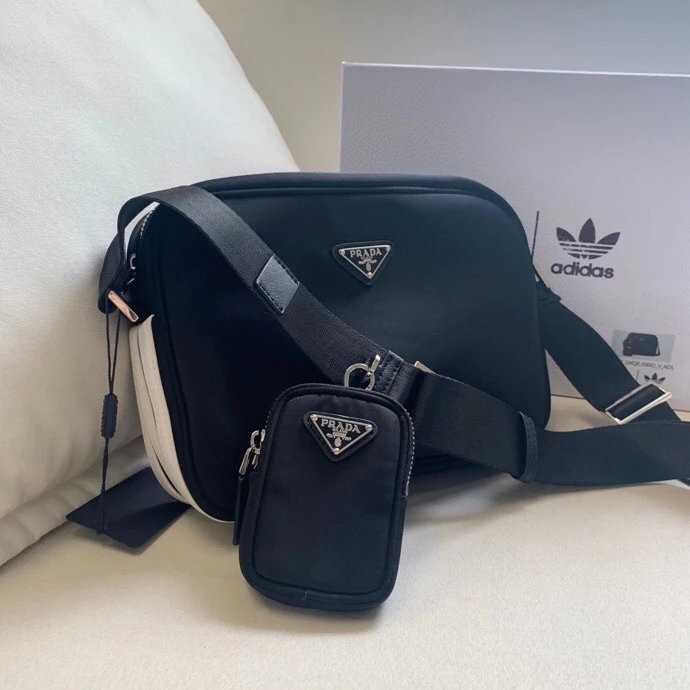 聯名款斜背包 男女通用款相機包 男生斜背包 女生包包 adidas for Prada Re-Nylon尼龍系列相機包-細節圖7