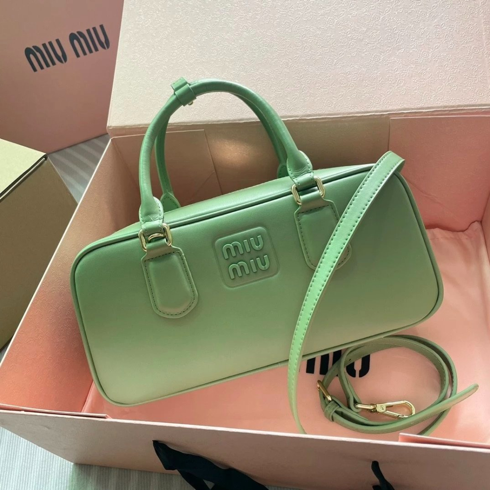 女生包包 miumiu女包 5BB148 新品波士頓包 保齡球包 手提袋 單肩包 側背包 斜背包 女士背包 橫款斜背包-細節圖7