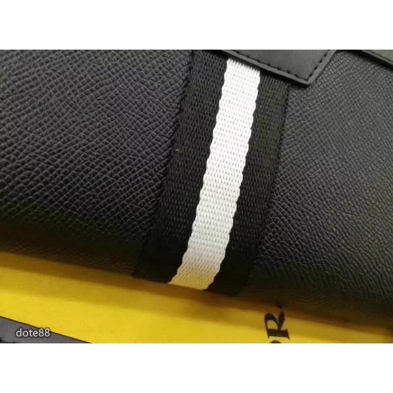 普拉達Prada新款頭層皮拼接式男士手包拉鍊設計輕鬆放入手機時尚實用-細節圖4