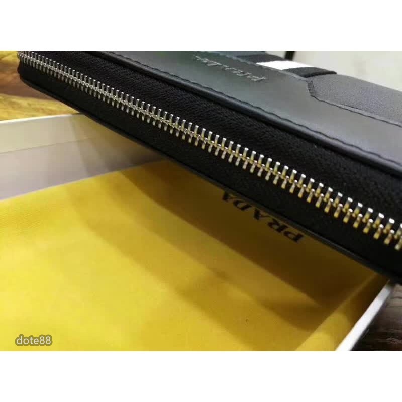 普拉達Prada新款頭層皮拼接式男士手包拉鍊設計輕鬆放入手機時尚實用-細節圖7