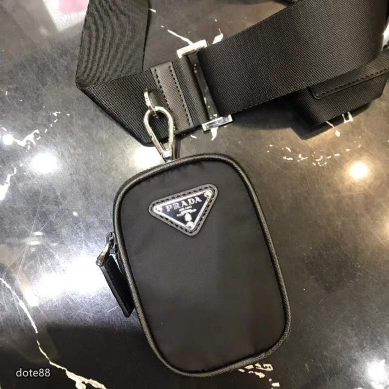 普拉達Prada三角標男士單肩包手拎包採用最新小包掛飾原版降落傘面料配原版牛皮高端大氣細節做工精緻郵差包-細節圖6