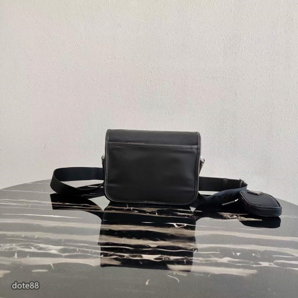 普拉達Prada三角標男女郵差包原版降落傘面料配原版牛皮設計前衛個性配有logo裝飾小袋單肩包-細節圖3