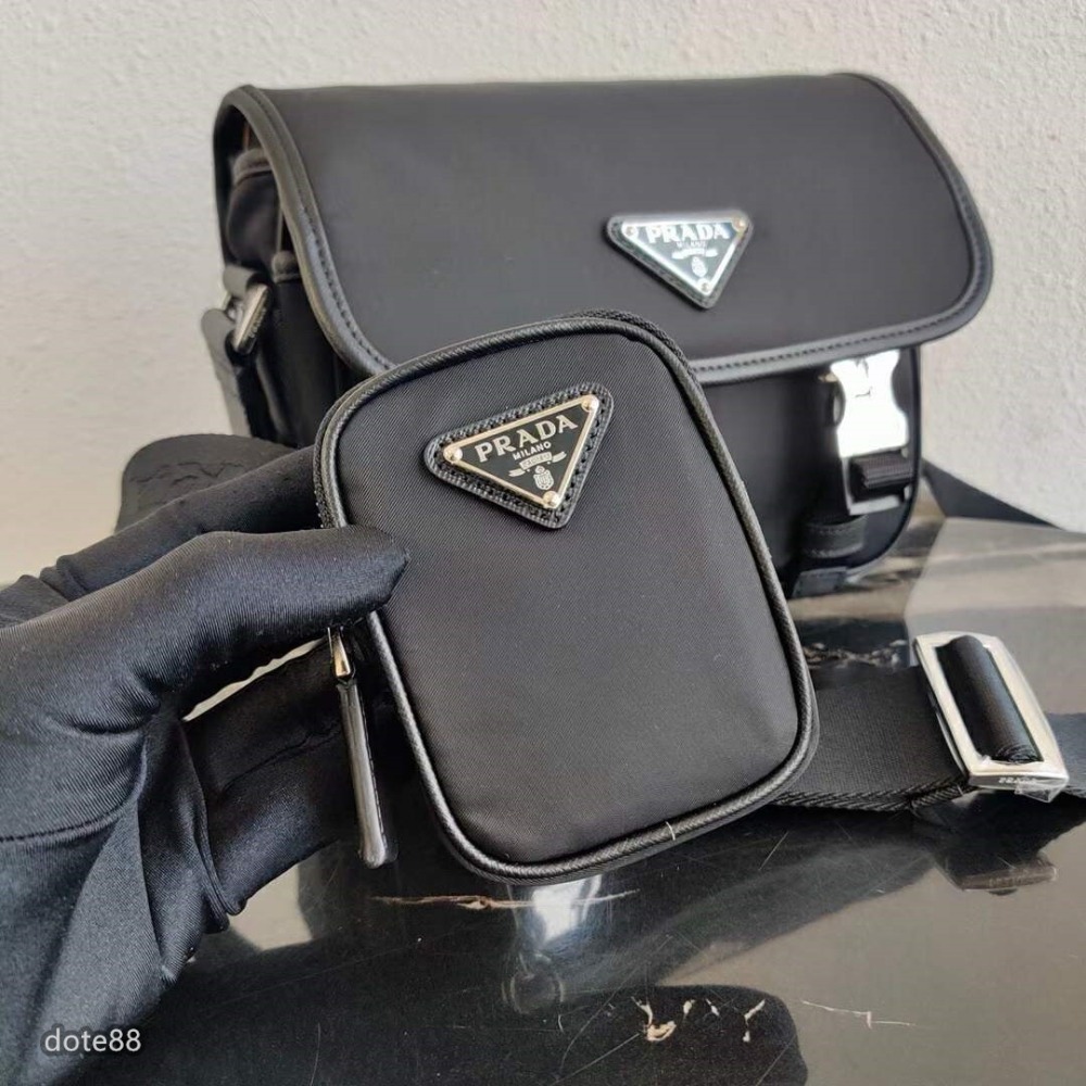 普拉達Prada三角標男女郵差包原版降落傘面料配原版牛皮設計前衛個性配有logo裝飾小袋單肩包-細節圖5