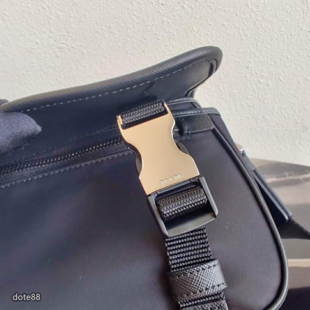 普拉達Prada三角標男女郵差包原版降落傘面料配原版牛皮設計前衛個性配有logo裝飾小袋單肩包-細節圖7
